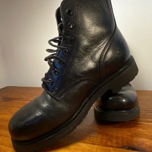US size 8.5 Canadian Military Cadet parade dress boots. 260-98